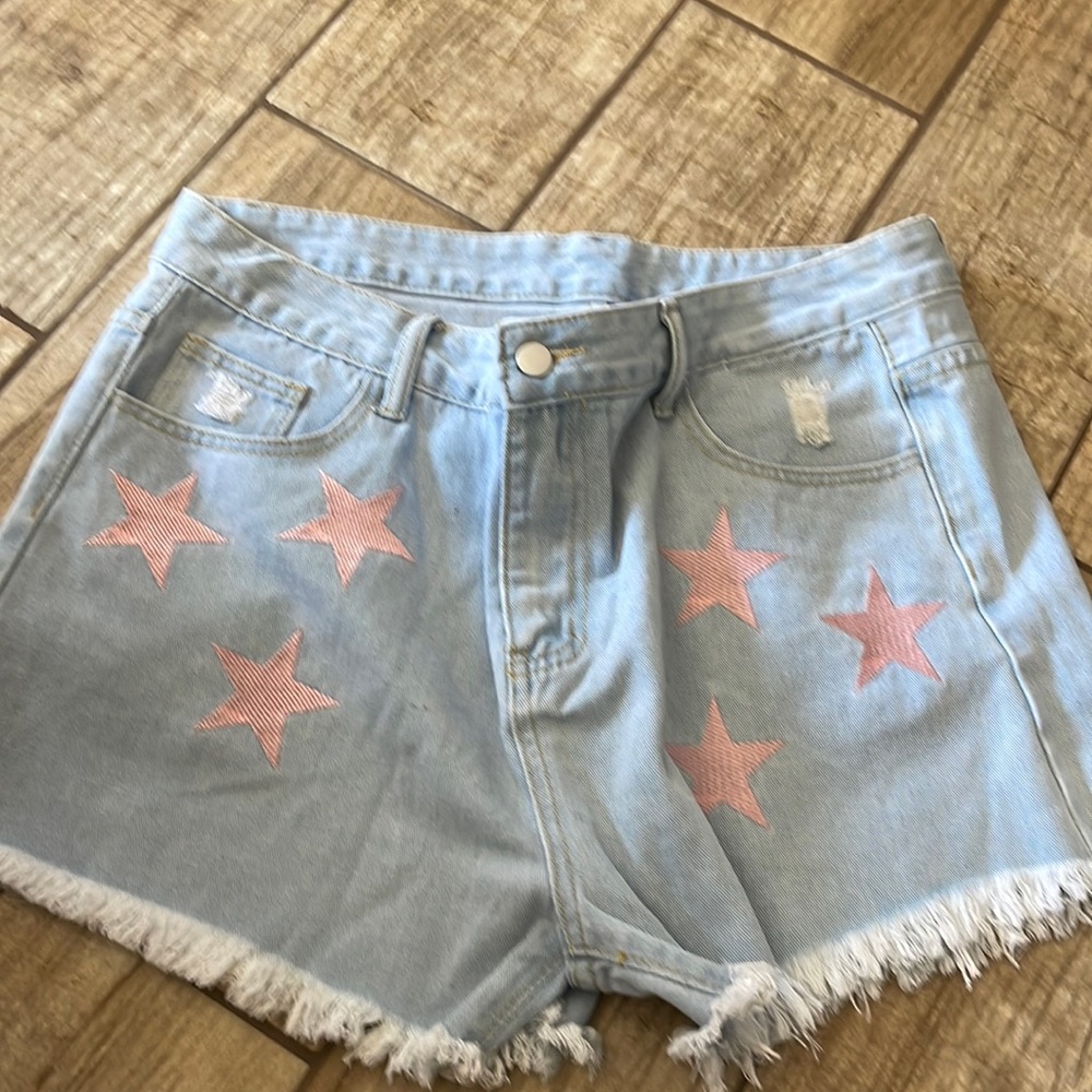 Light wash with pink stars cutoff fringe